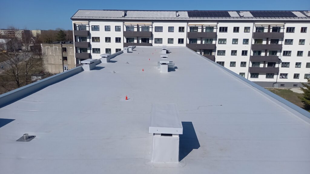 Paide kortermaja katus (PVC)