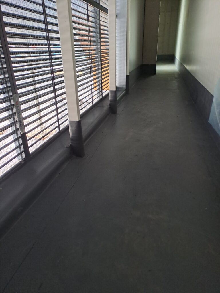 Viljandi Tervisekeskuse ventilatsioonišahti katmine PVC-ga